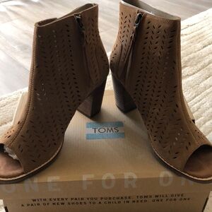 Tom’s Majorca peep toe botties